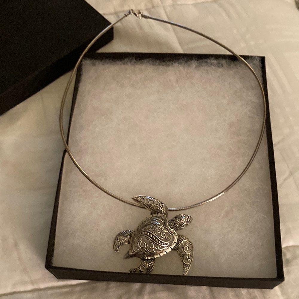 Silver sea Turtle necklace